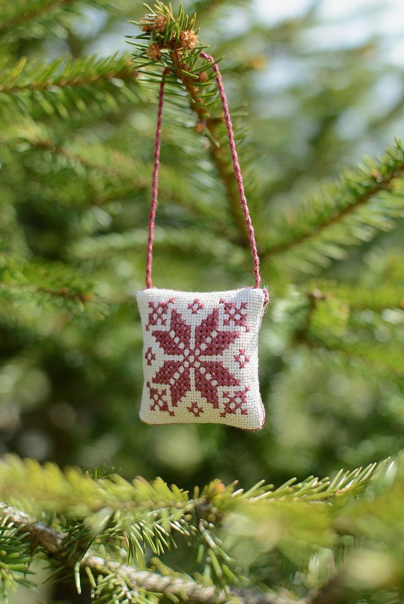 Season-inspired crafts
